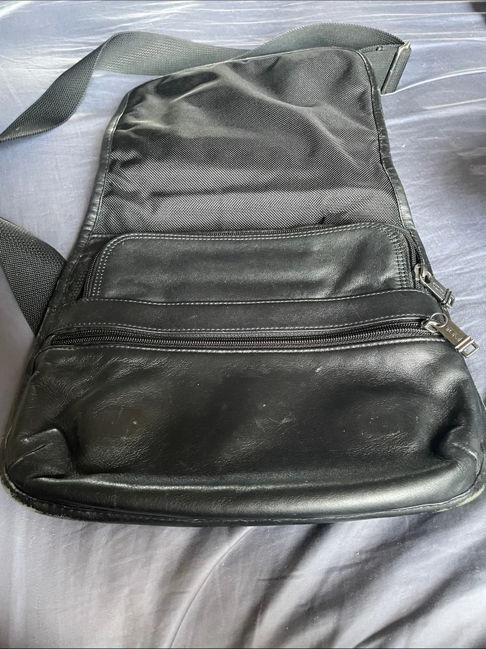 Tumi  Small  Multi  Compartment Black Leather Messenger Bag. Alpha Series.